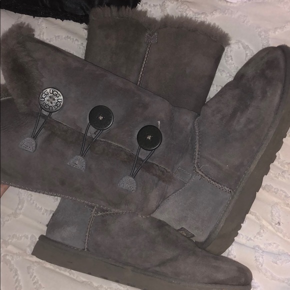 Grey button uggs - Picture 3 of 3